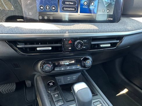 Used 2026 Nissan Kicks SV FWD image 27