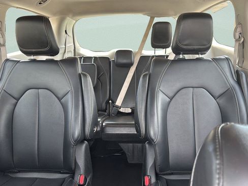 Used 2024 Chrysler Pacifica Limited FWD image 27