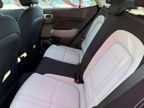 Certified 2023 Hyundai Venue SEL image 21