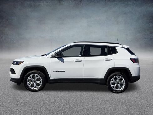 Used 2026 Jeep Compass Latitude AWD/4WD image 7