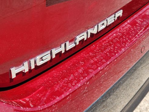 Used 2021 Toyota Highlander Limited FWD image 30