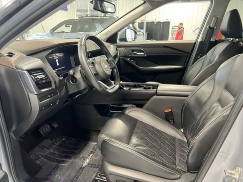 Used 2021 Nissan Rogue Platinum image 9