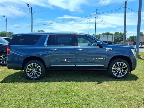 New 2026 GMC Yukon XL Denali w/ Denali Reserve Package AWD/4WD image 8
