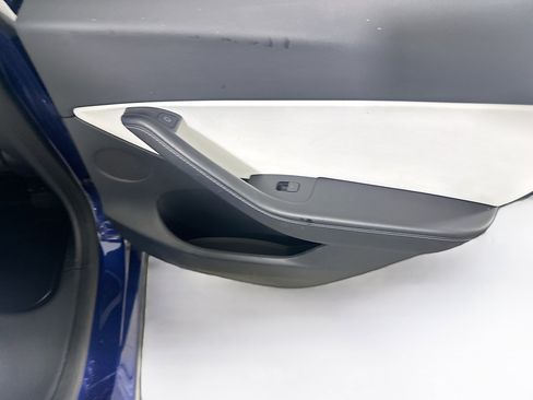 Used 2022 Tesla Model Y Long Range image 27