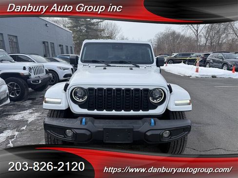 Used 2024 Jeep Wrangler Unlimited Sahara image 2