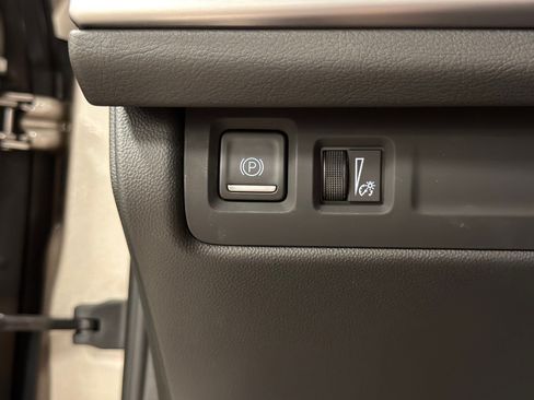 Certified 2025 Cadillac XT4 Sport FWD image 21