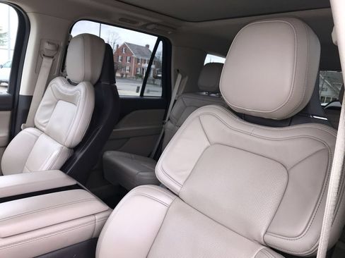 Used 2024 Lincoln Navigator Reserve AWD/4WD image 11