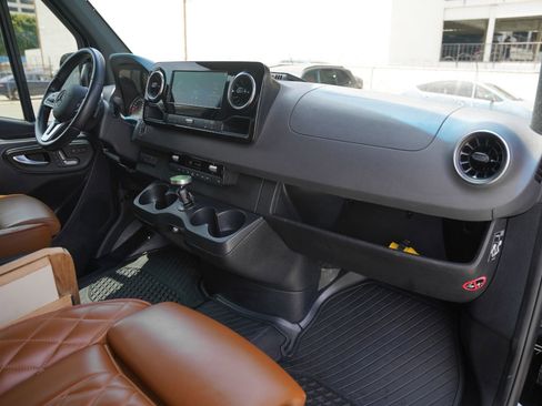 Used 2022 Mercedes-Benz Sprinter 2500 image 43