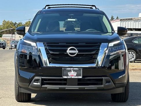 New 2025 Nissan Pathfinder SV image 9
