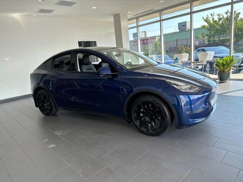 Used 2020 Tesla Model Y Long Range AWD/4WD image 1