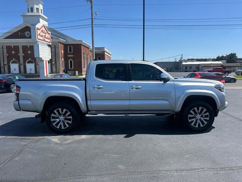 Used 2023 Toyota Tacoma Limited AWD/4WD image 4