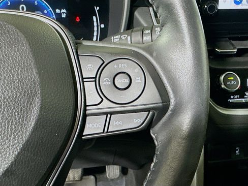 Certified 2024 Toyota Corolla Cross XLE w/ Convenience Package FWD image 17