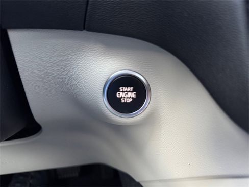 Certified 2024 Volvo XC40 B5 Plus w/ Climate Package image 15