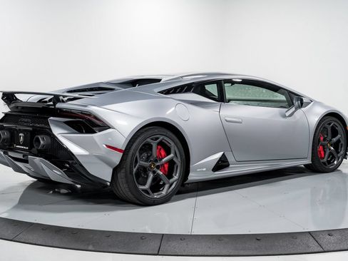 Used 2023 Lamborghini Huracan Tecnica RWD image 3