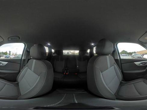 Used 2025 Chevrolet Blazer LT FWD image 43