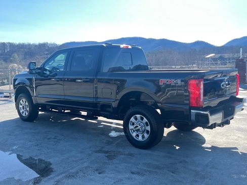Used 2024 Ford F250 XLT w/ FX4 Off-Road Package image 5