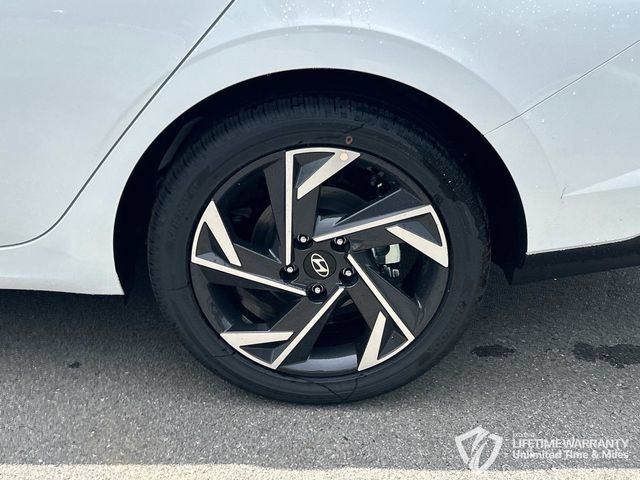 New 2026 Hyundai Elantra Limited FWD image 13