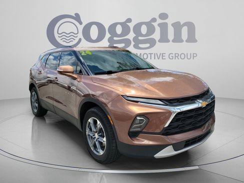 Used 2024 Chevrolet Blazer LT w/ Sound & Technology Package FWD image 4