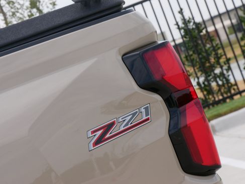 Used 2023 Chevrolet Colorado Z71 w/ Z71 Convenience Package 2 AWD/4WD image 38