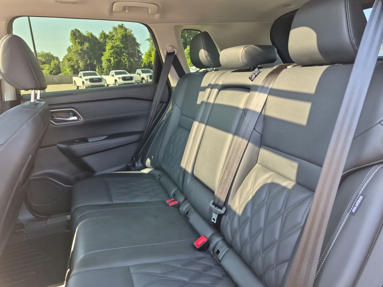 Used 2025 Nissan Rogue Platinum FWD image 25