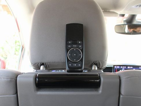 Used 2021 Chrysler Pacifica Touring w/ Uconnect Theater Family Group image 35