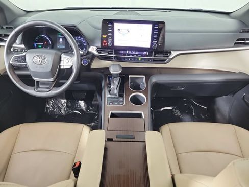 Used 2021 Toyota Sienna XLE FWD image 16