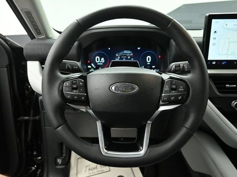 Used 2025 Ford Explorer Platinum w/ Ultimate Package AWD/4WD image 15
