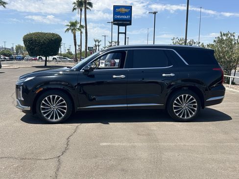 Used 2023 Hyundai Palisade Calligraphy w/ Cargo Package FWD image 2