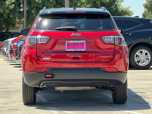 Used 2025 Jeep Compass Trailhawk AWD/4WD image 6
