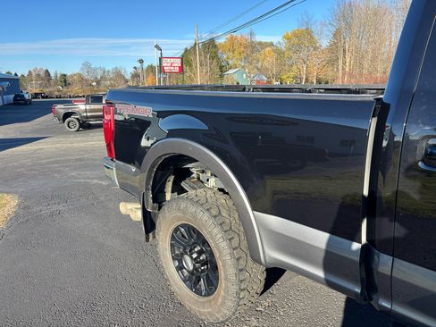 Used 2022 Ford F250 Lariat w/ Tremor Off-Road Package image 18
