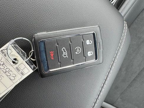 New 2025 Jeep Grand Cherokee L Altitude image 31