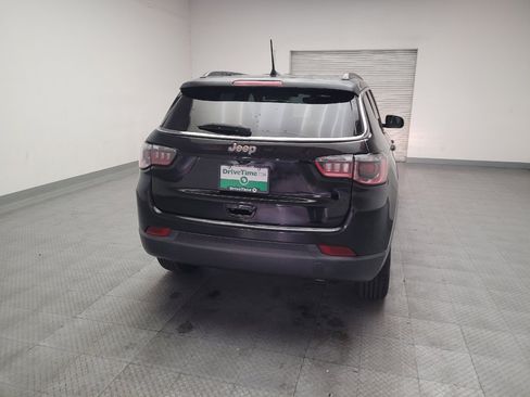 Used 2018 Jeep Compass Latitude w/ Popular Equipment Group FWD image 7