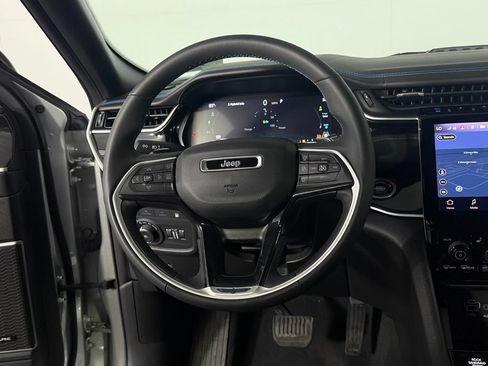 Used 2022 Jeep Grand Cherokee Trailhawk AWD/4WD image 17