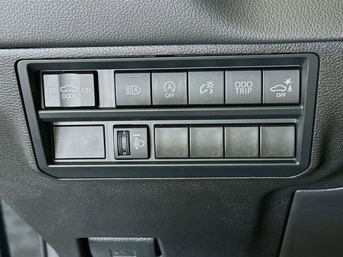 Used 2025 Toyota Tundra Limited AWD/4WD image 11