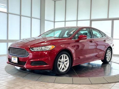 Used 2016 Ford Fusion SE image 3