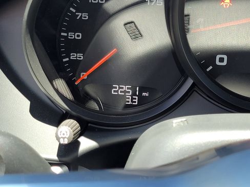 Used 2025 Porsche 718 Cayman RWD image 16