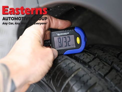 Used 2024 GMC Terrain SLT image 31