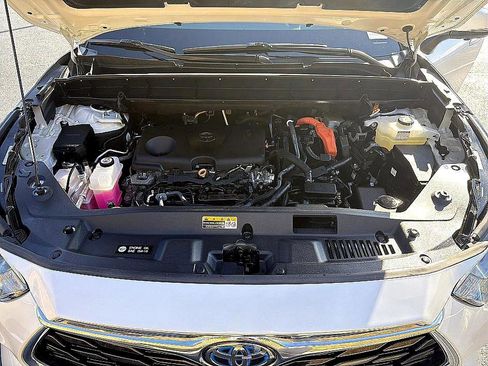 Used 2024 Toyota Highlander Platinum image 25
