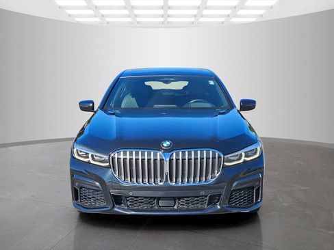 Used 2022 BMW 740i w/ M Sport Package image 2