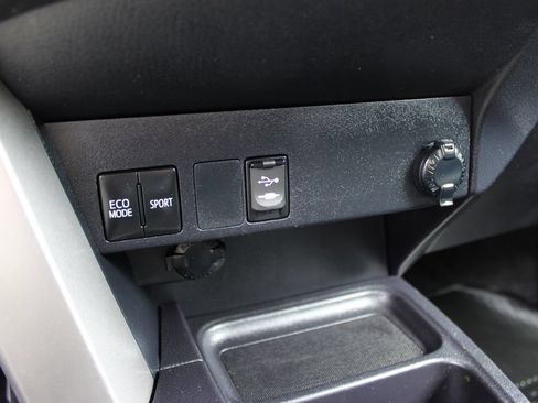 Used 2018 Toyota RAV4 LE w/ All Weather Liner Package FWD image 19