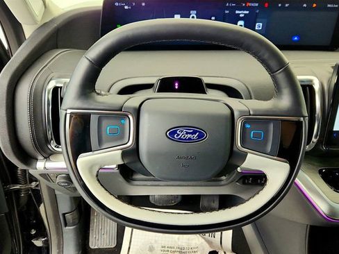 Used 2025 Ford Expedition Platinum AWD/4WD image 14