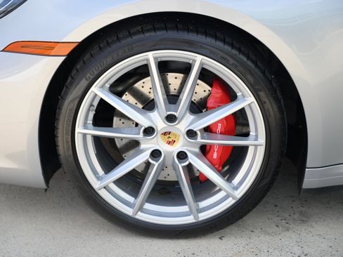 Used 2020 Porsche 911 Carrera S image 9