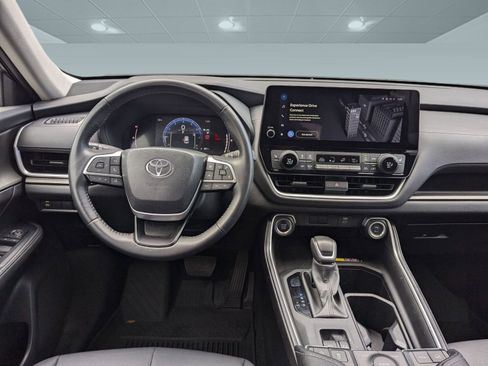 Used 2024 Toyota Grand Highlander XLE image 25