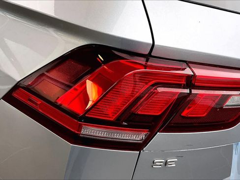 Used 2023 Volkswagen Tiguan SE R-Line image 27