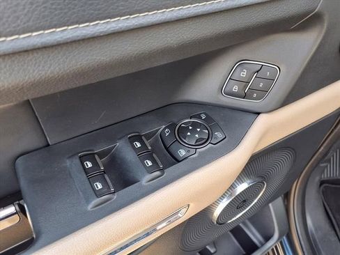 Used 2024 Ford Expedition Limited image 24