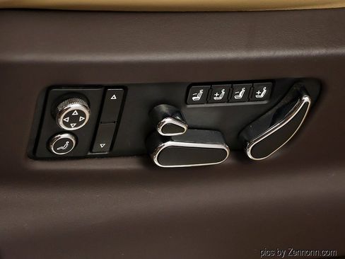 Used 2019 Bentley Bentayga AWD/4WD image 27