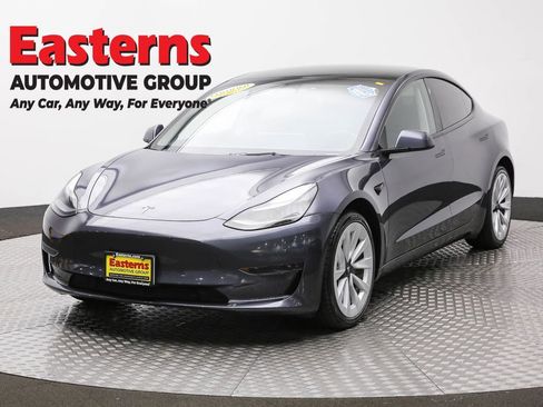 Used 2023 Tesla Model 3 Standard Range image 1