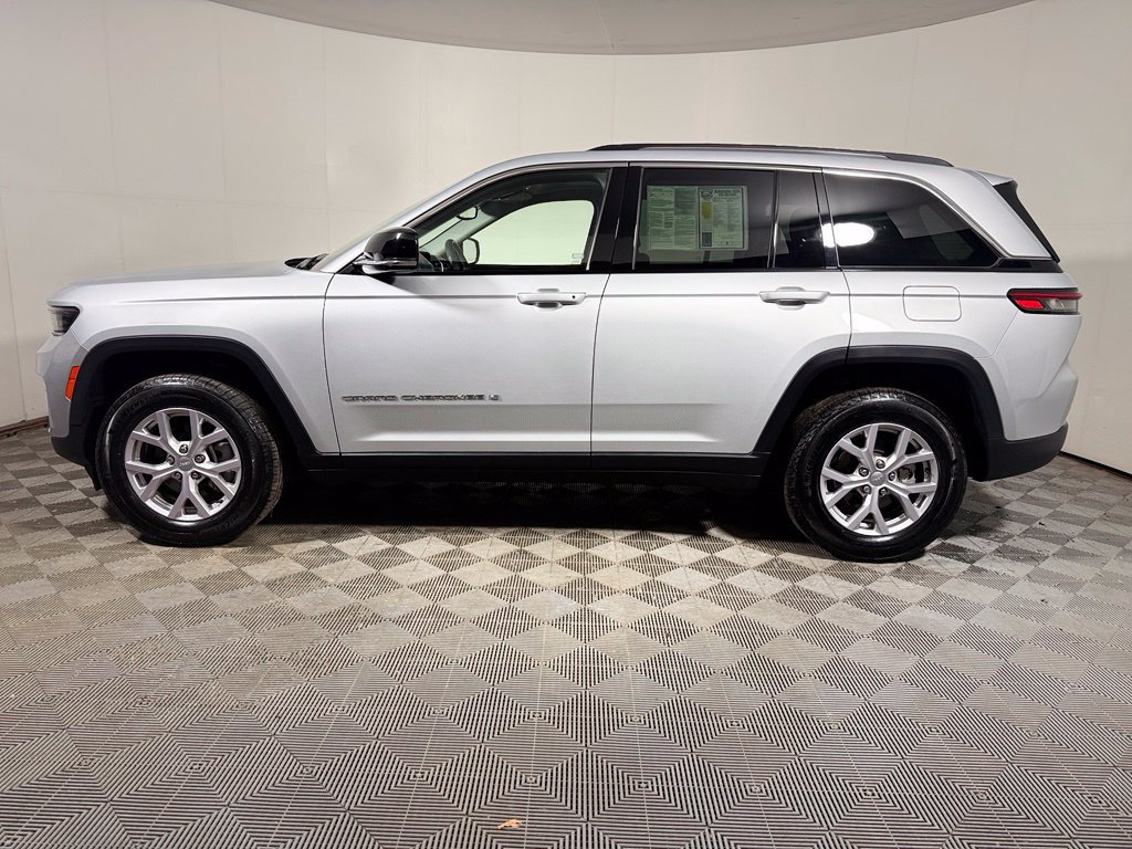 Used 2022 Jeep Grand Cherokee Limited AWD/4WD image 3