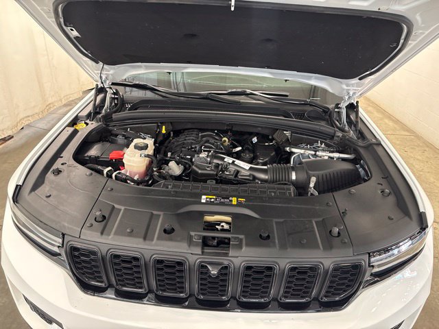 Used 2024 Jeep Grand Cherokee Limited w/ Luxury Tech Group II AWD/4WD image 8