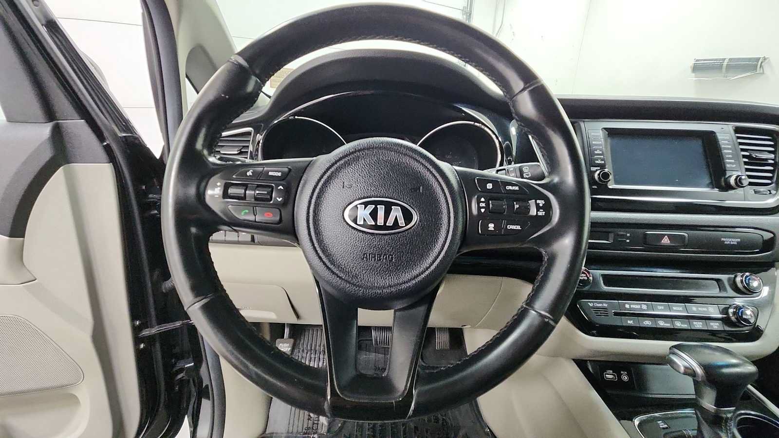 Used 2017 Kia Sedona EX FWD image 16